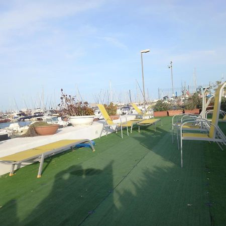 La Tua Stanza A Vela Sul Mare Hotel Bari Bagian luar foto