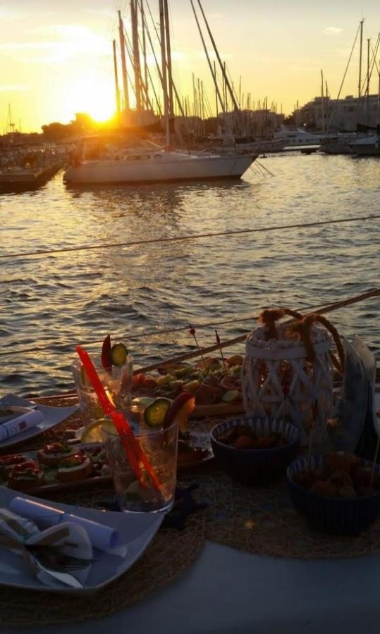 La Tua Stanza A Vela Sul Mare Hotel Bari Bagian luar foto